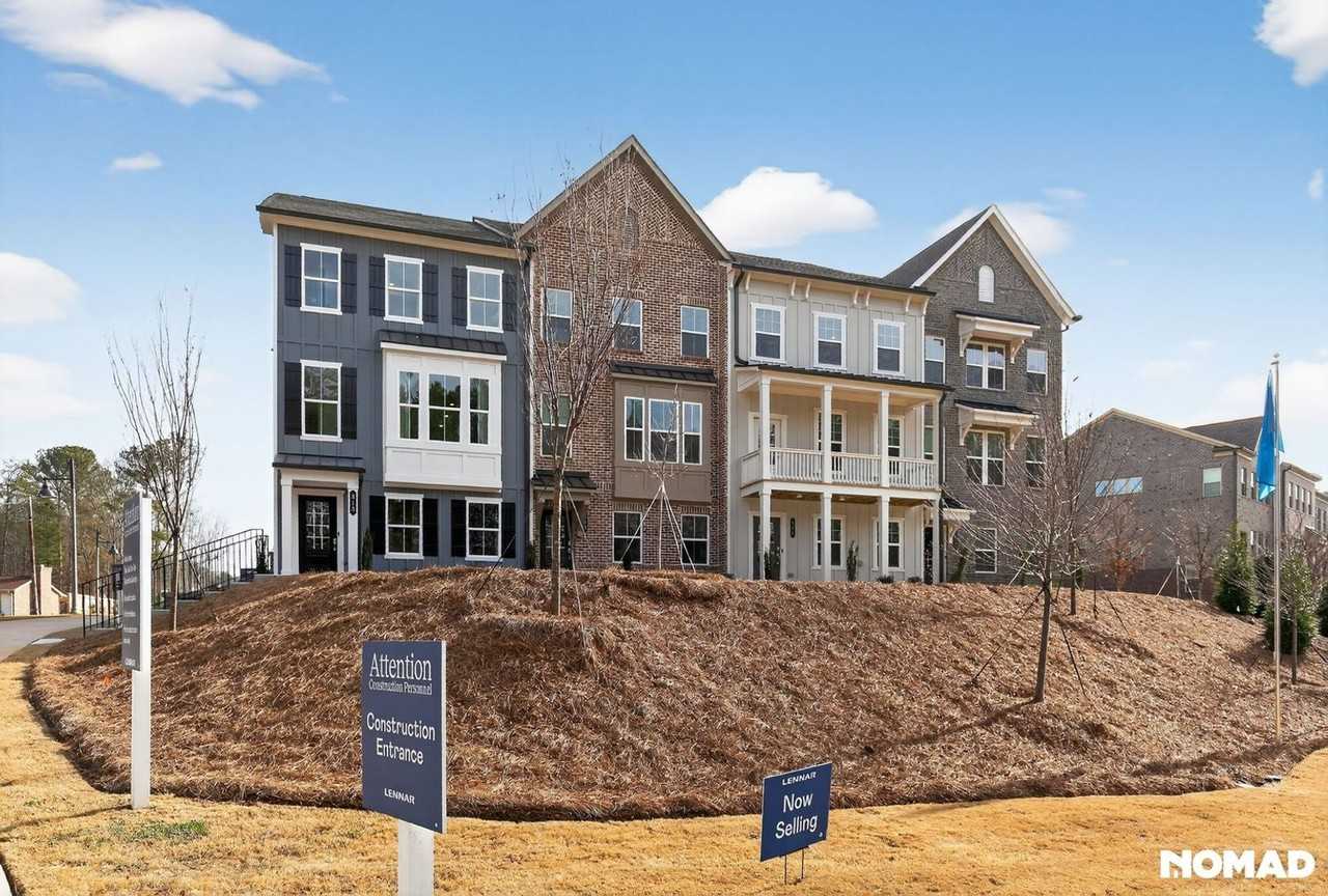 811 Atkins Ln - Photo 2 of 32