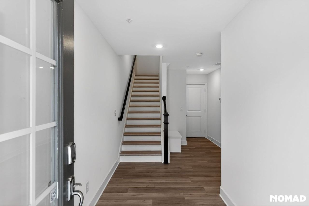 811 Atkins Ln - Photo 4 of 32