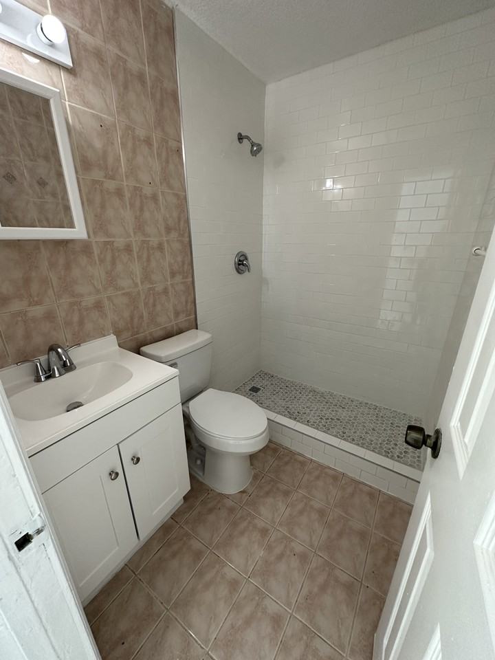 5074 E 1st Ave #SIDE - Photo 7 of 10