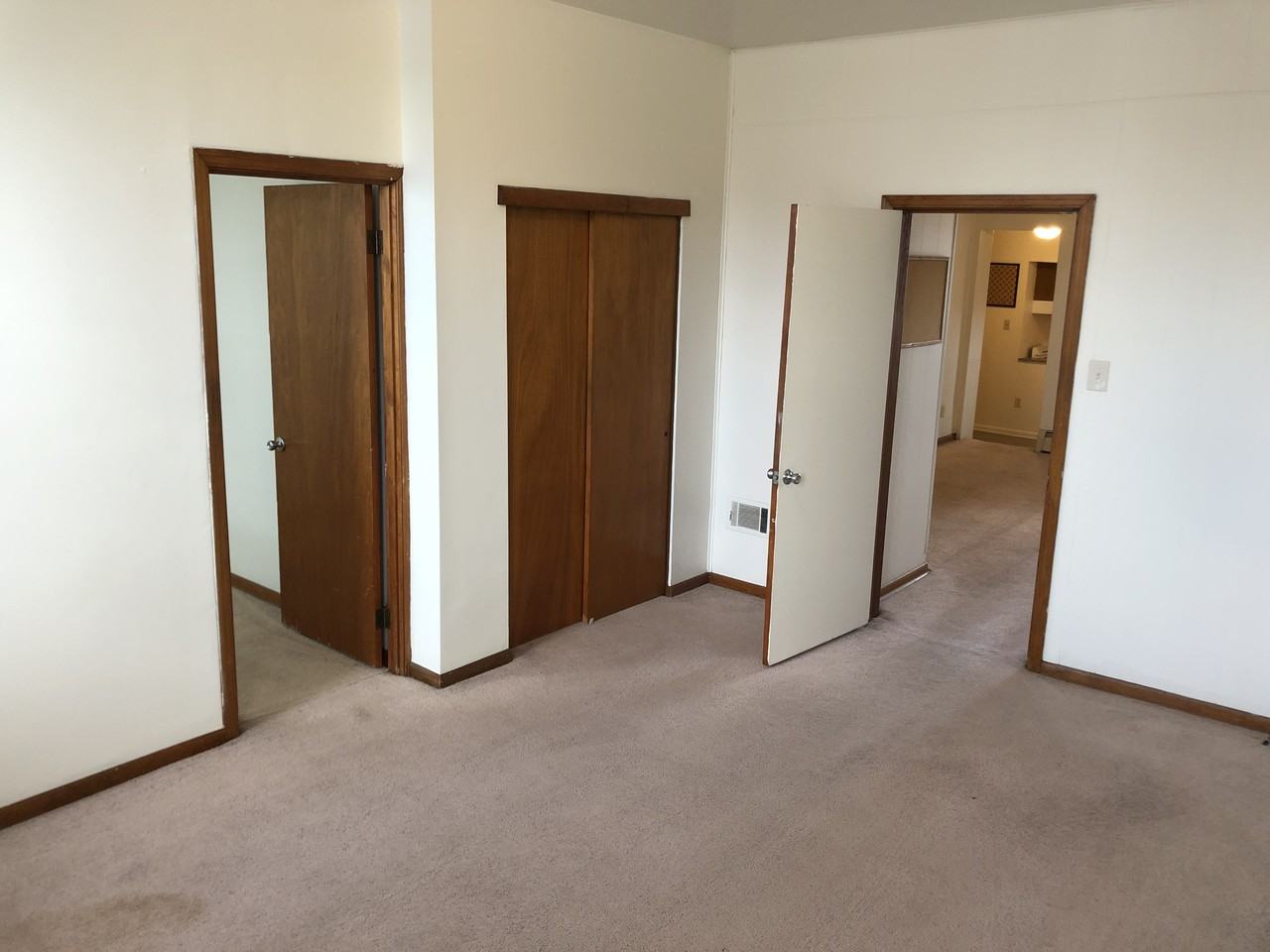 251 Meyran Ave. - Photo 5 of 10