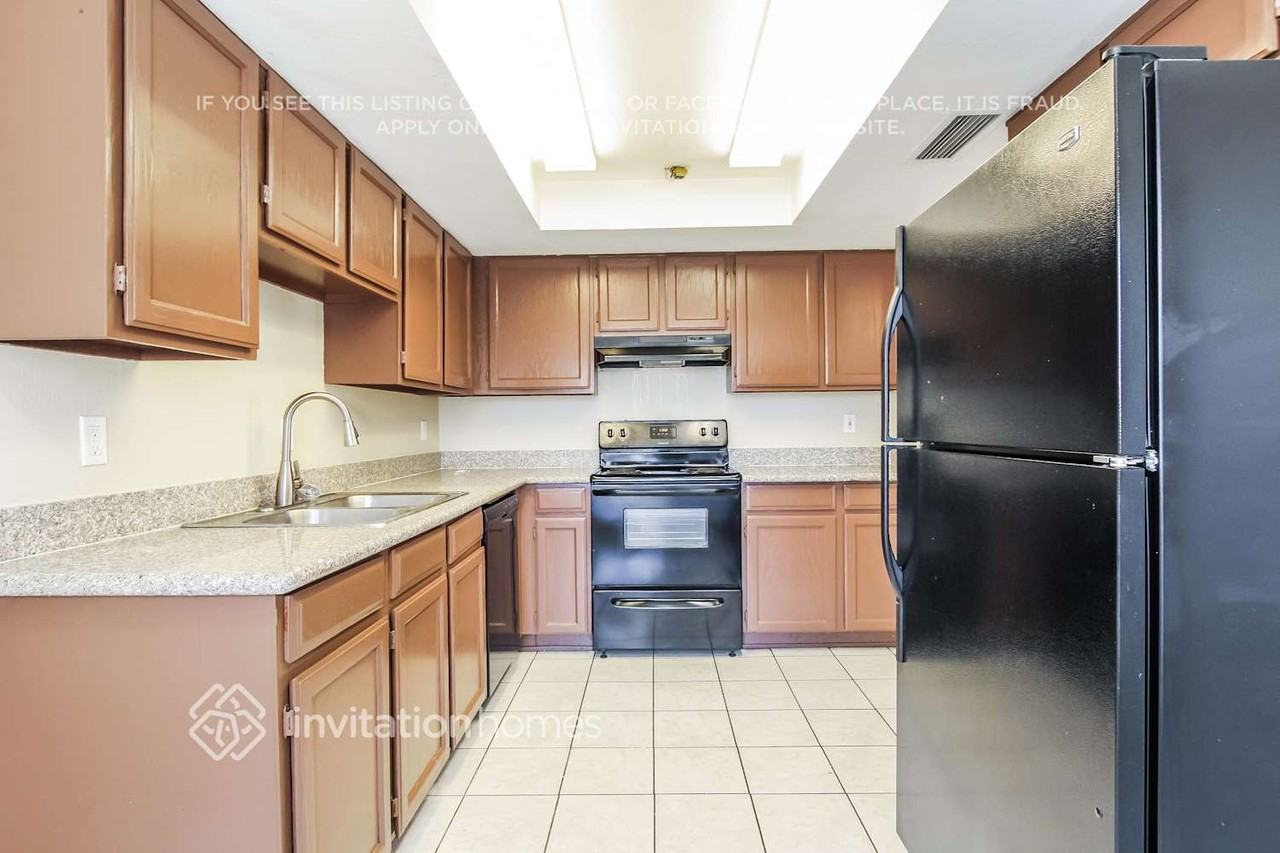 9617 N 52nd Dr - Photo 6 of 17