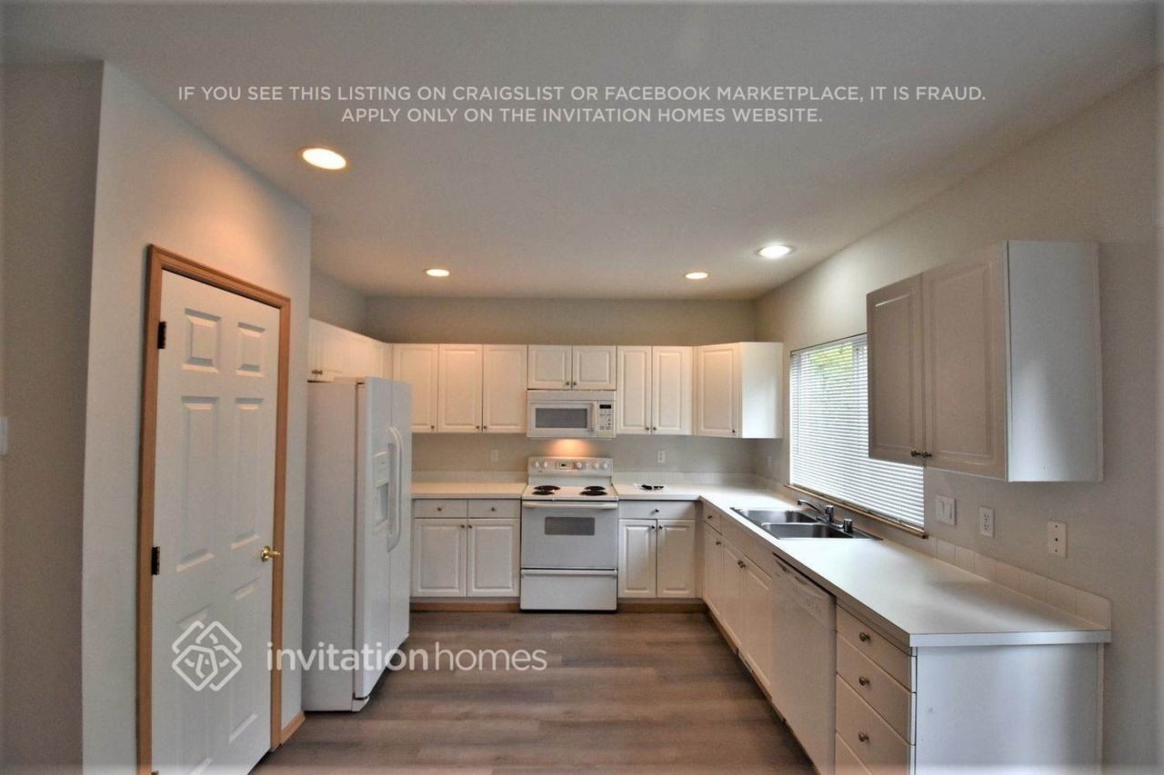 5130 Perry Dr Se - Photo 5 of 17