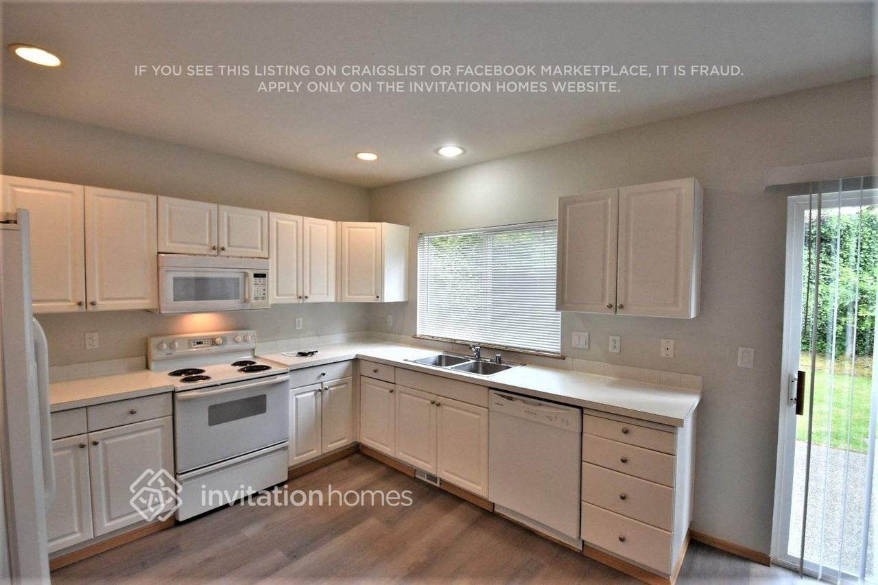 5130 Perry Dr Se - Photo 6 of 17