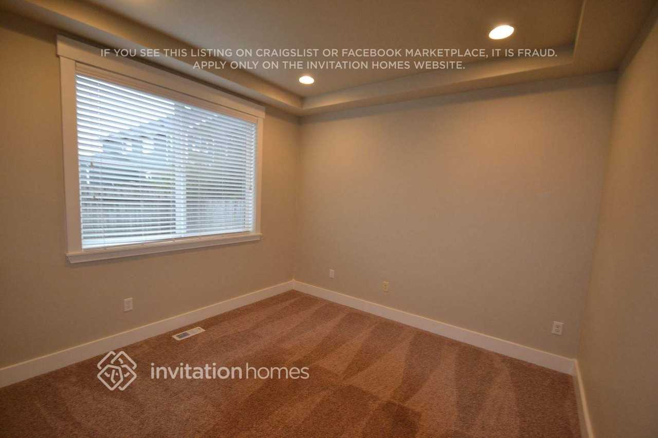 17003 135th Ave E - Photo 5 of 11