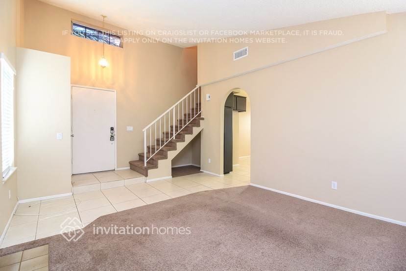 11671 Oak Knoll Ct - Photo 2 of 14