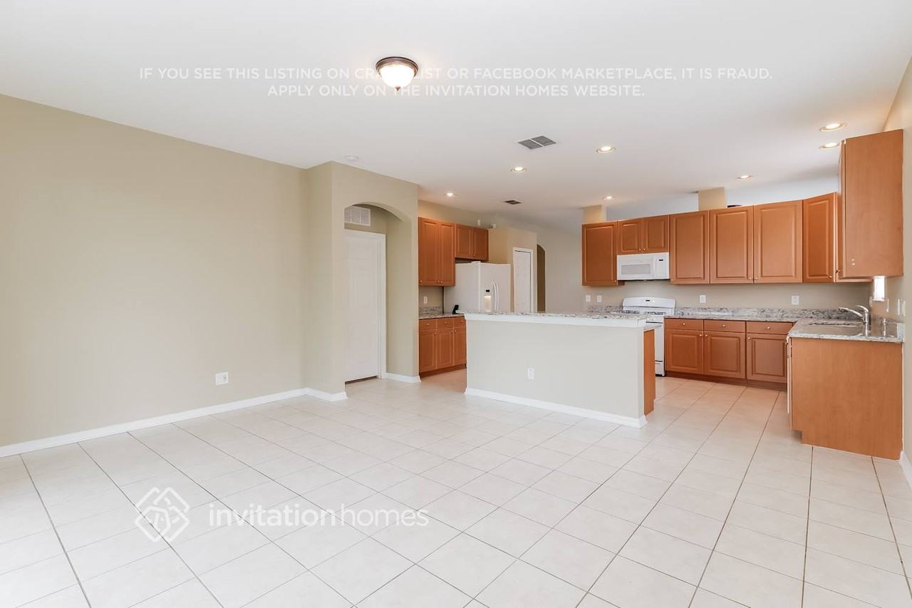 2737 Micah Dr - Photo 3 of 18