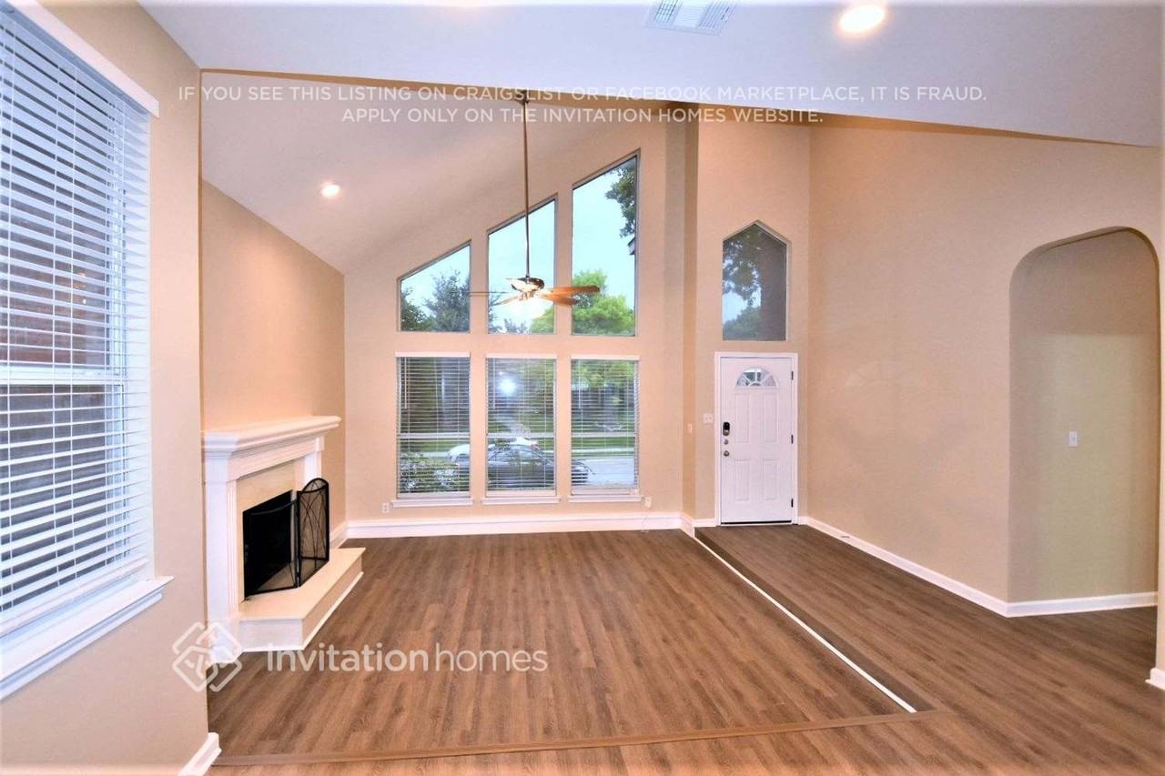 2043 Hearthstone Dr - Photo 4 of 20