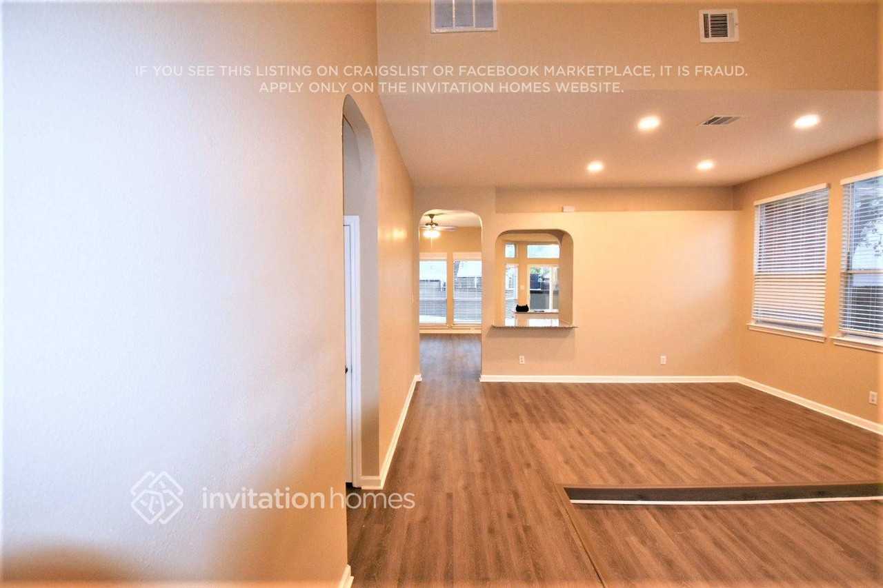 2043 Hearthstone Dr - Photo 7 of 20