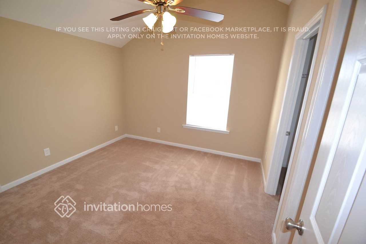 4726 Eastwycke Place Dr - Photo 4 of 6