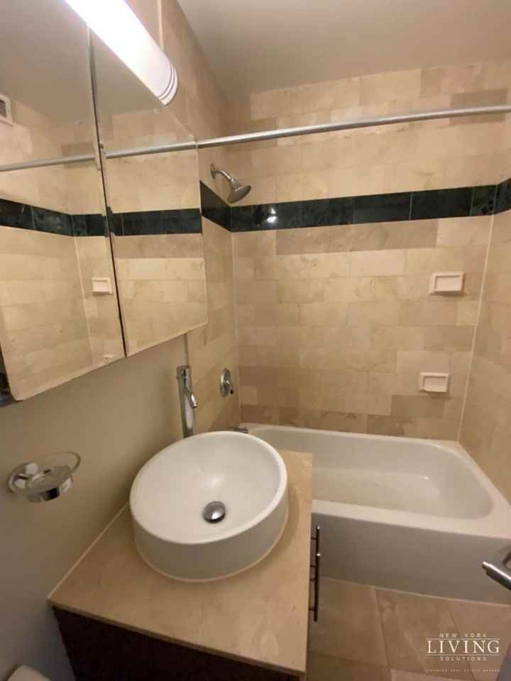 100 John St - Photo 4 of 6