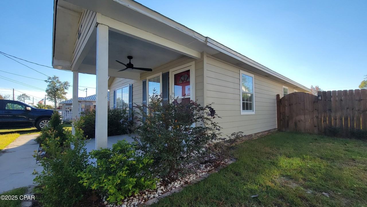 1813 Arthur Ave - Photo 4 of 26