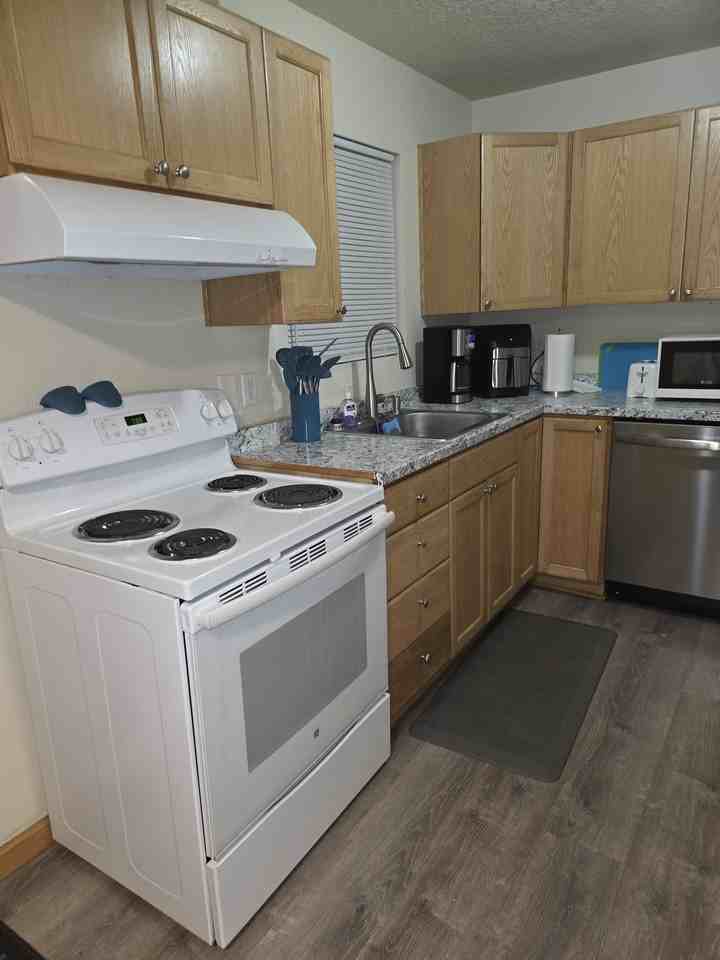 23143 Ne Arata Rd #B - Photo 6 of 16