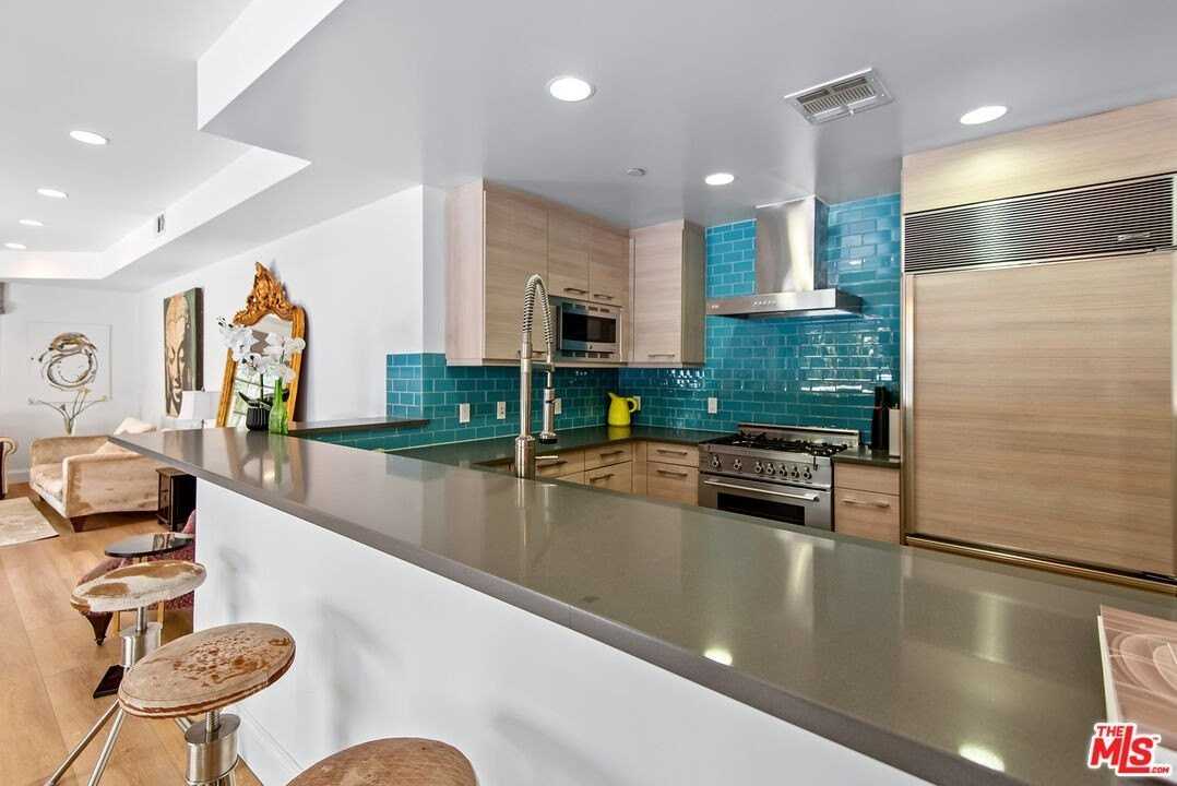 718 N Croft Ave Apt 103 #103 - Photo 4 of 18