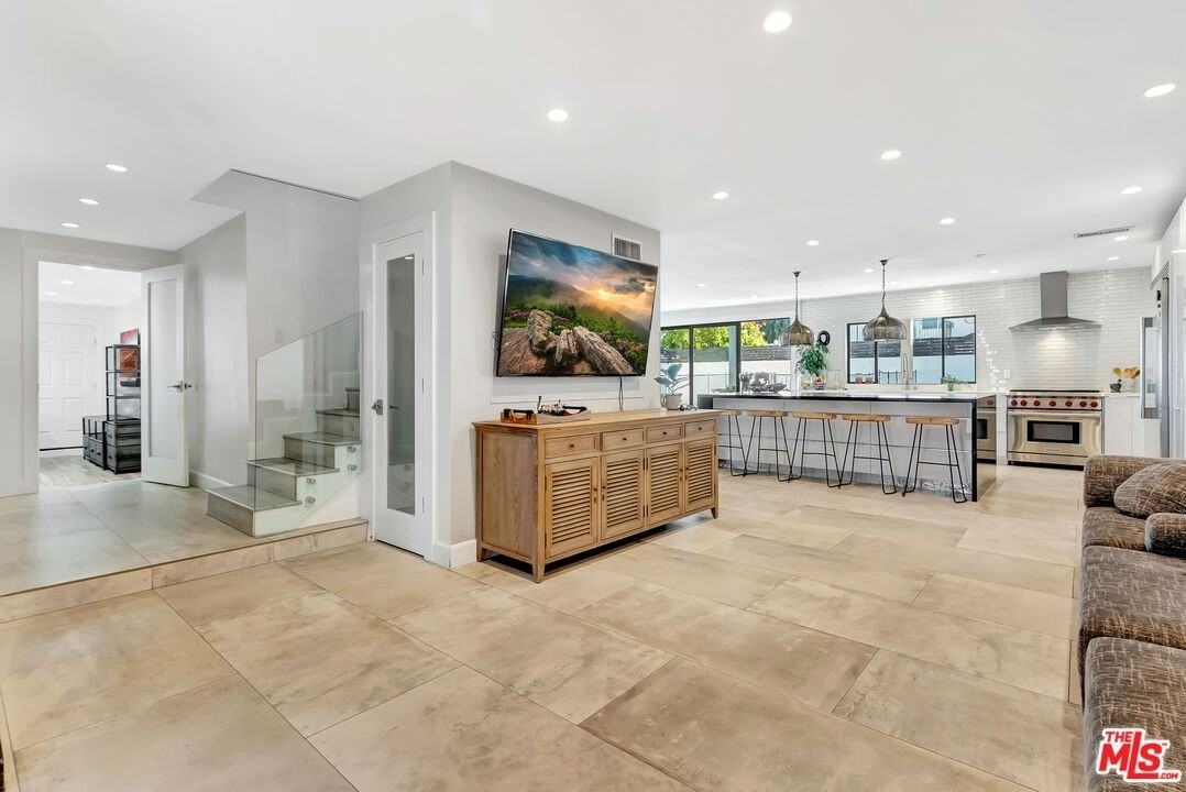 6324 Geyser Ave - Photo 5 of 50