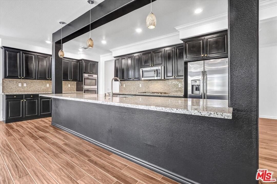 577 Comet Ave - Photo 5 of 30