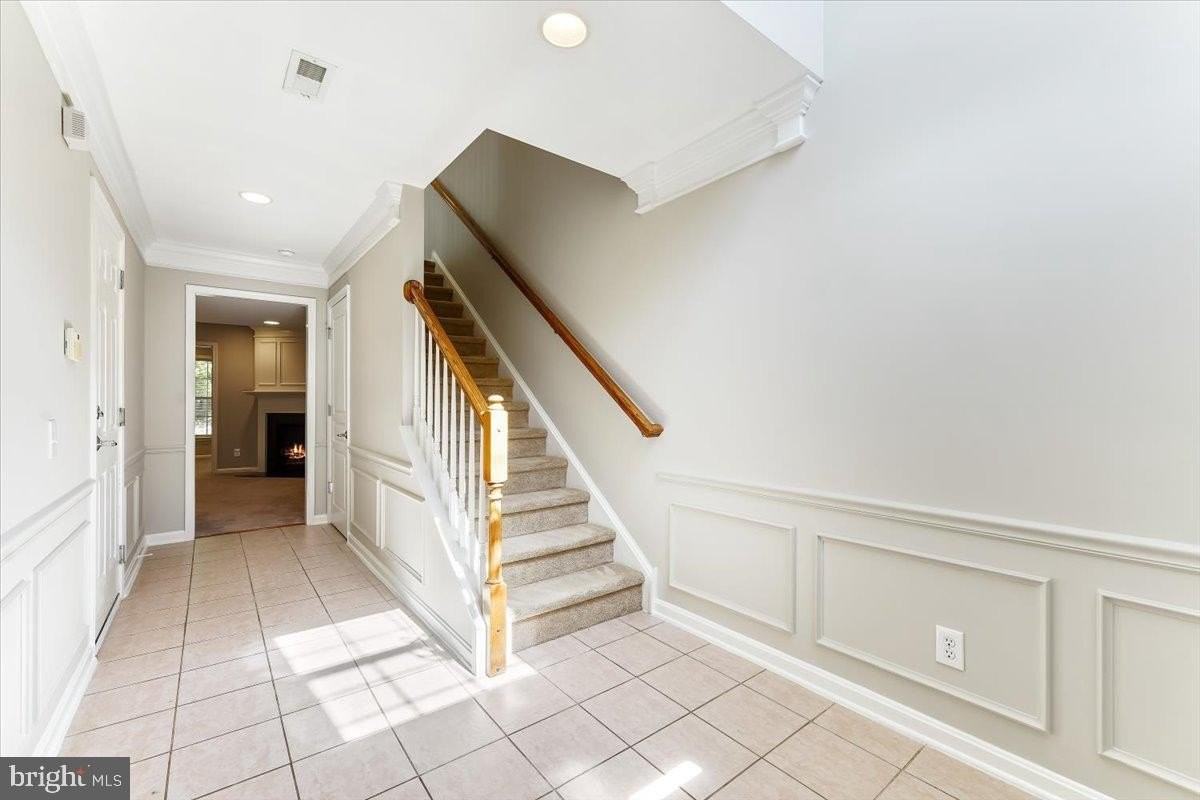 200 Hudson Dr - Photo 3 of 27