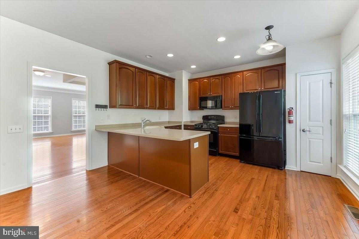 200 Hudson Dr - Photo 7 of 27