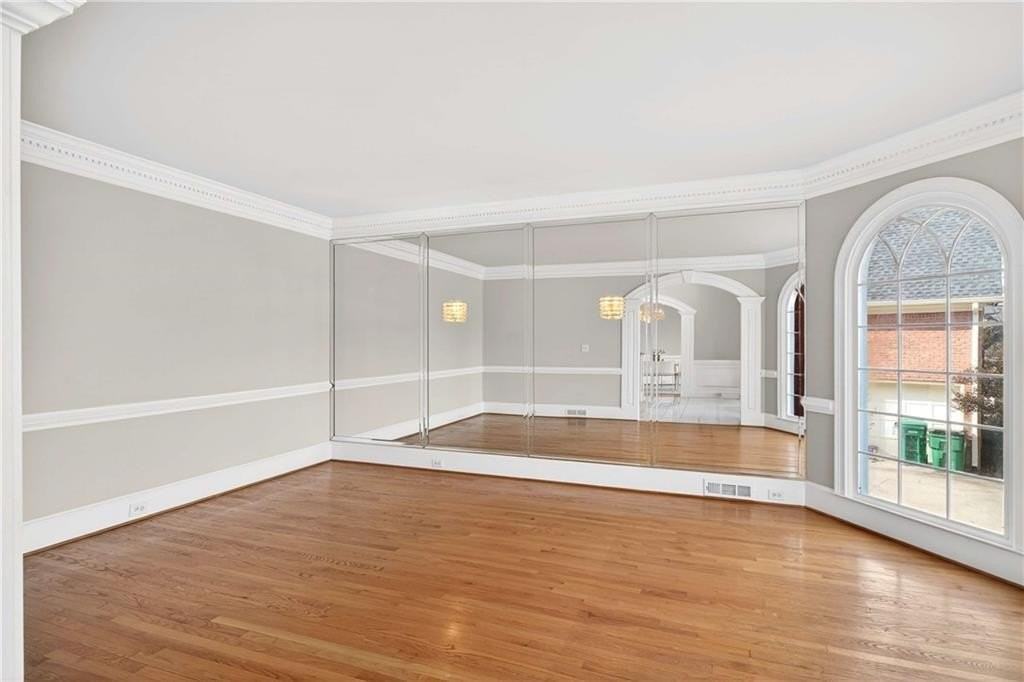 235 Summerhouse Ln - Photo 6 of 50