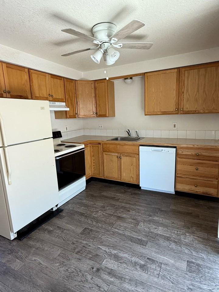 577 W Berdine St #C - Photo 4 of 9