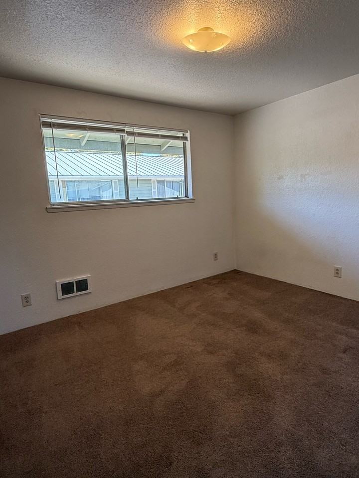 577 W Berdine St #C - Photo 5 of 9