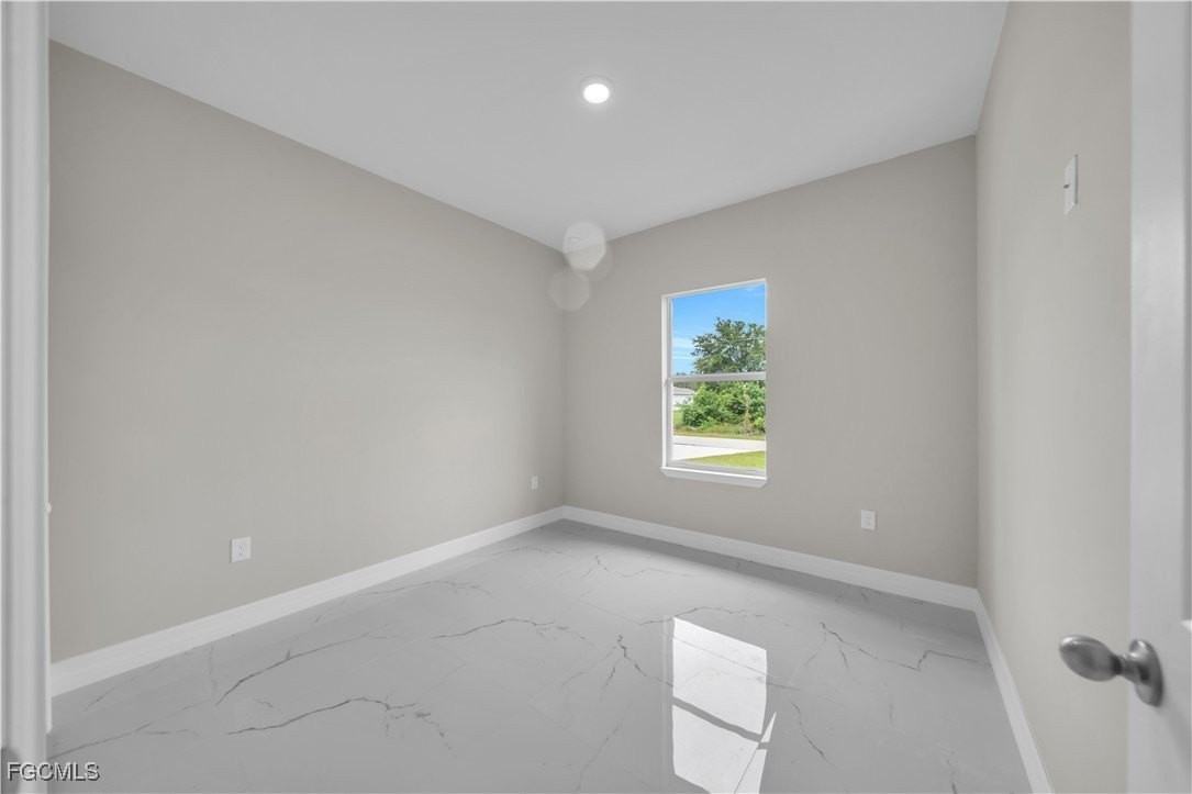 543 Mcarthur Blvd - Photo 4 of 23