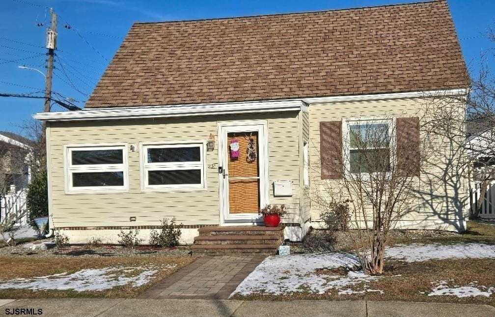 231 N Wyoming Ave - Photo 2 of 8