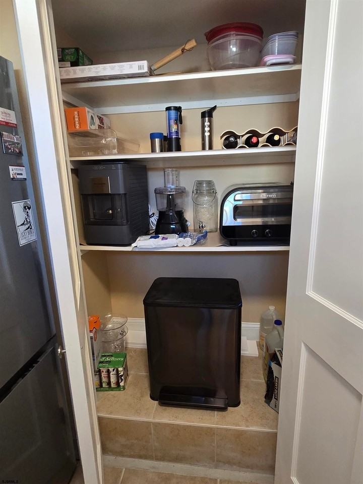 231 N Wyoming Ave - Photo 6 of 8