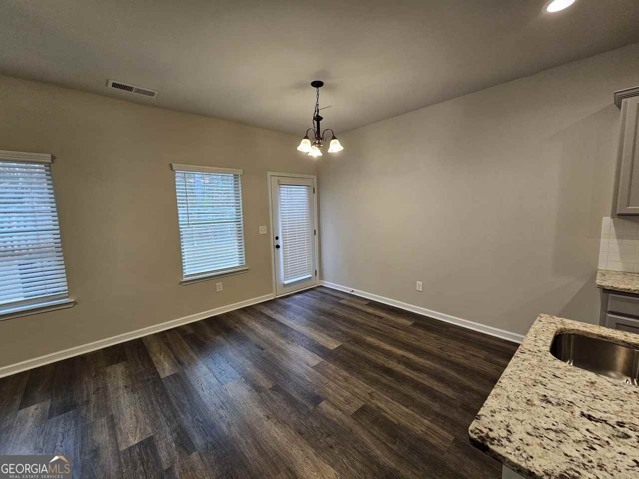 6056 Oak Bend Ct - Photo 4 of 15