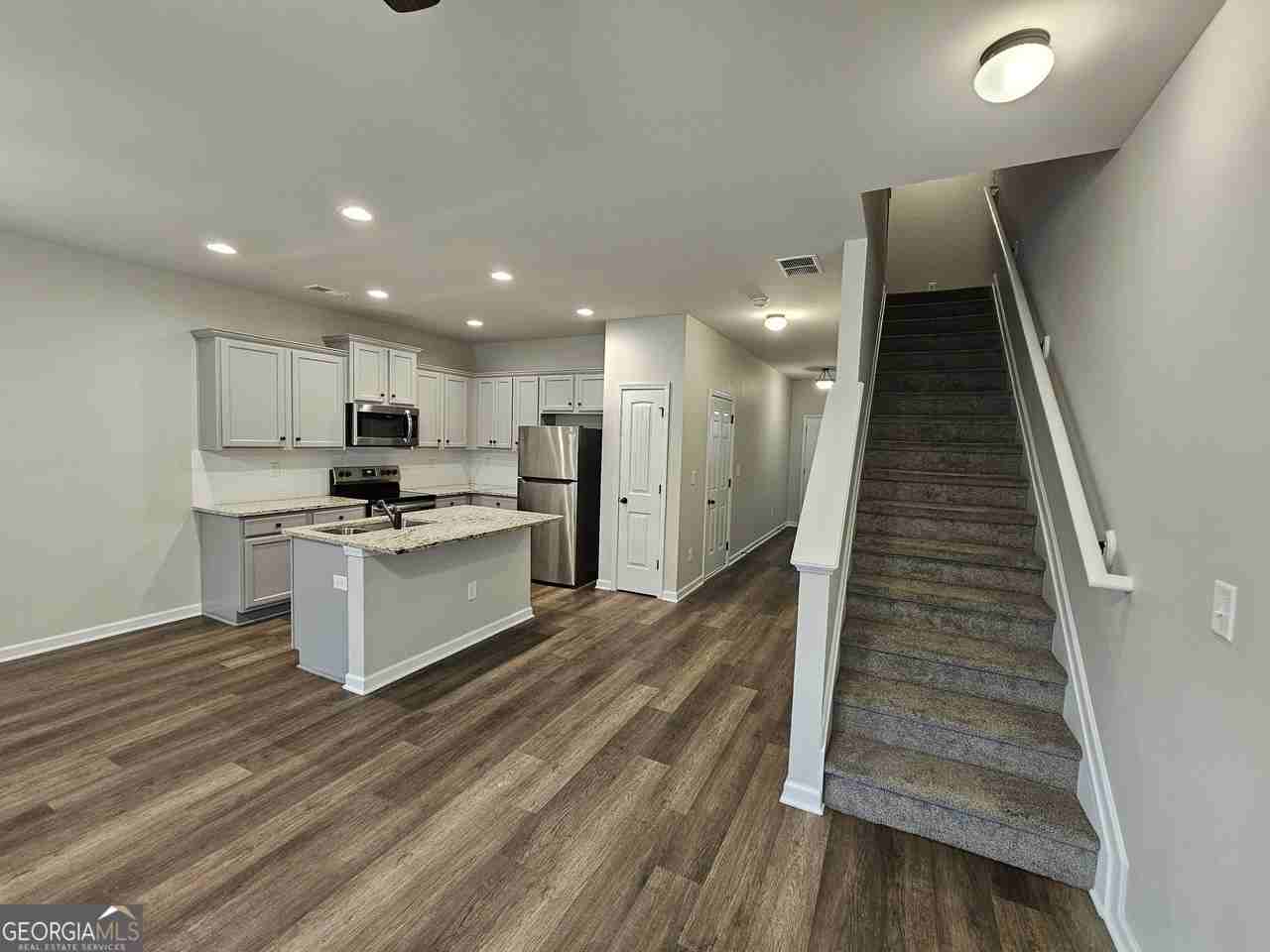 6056 Oak Bend Ct - Photo 6 of 15