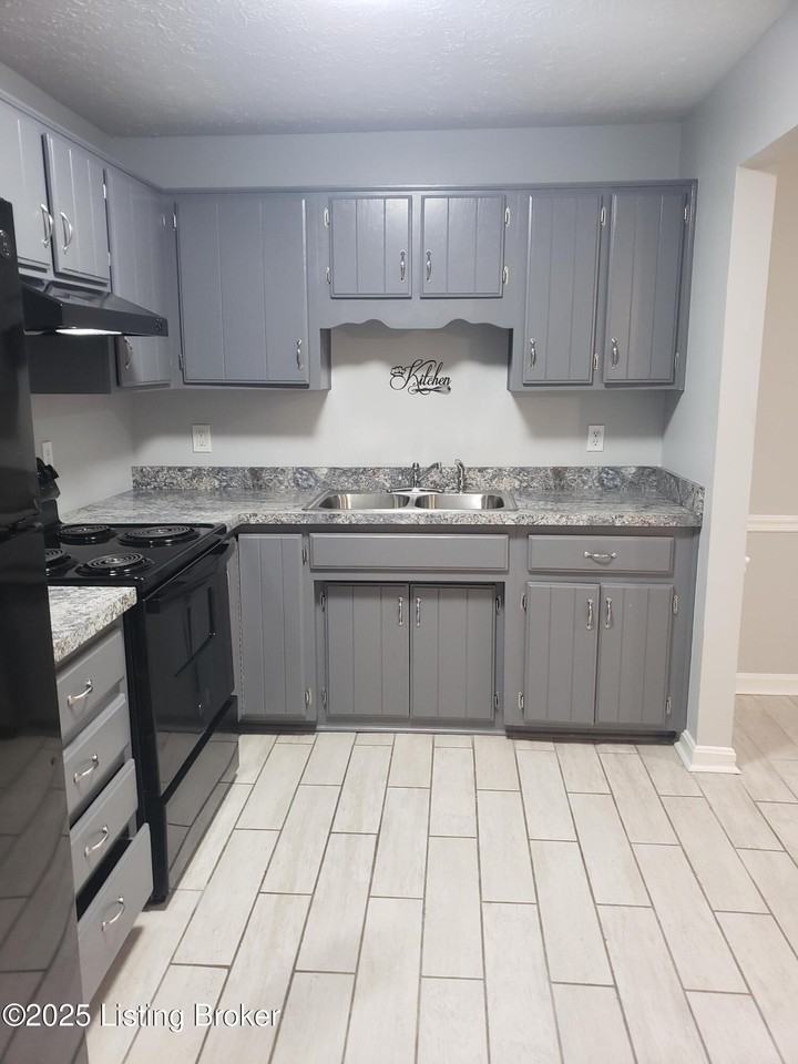 100 E Florence Ave Apt 7 #7 - Photo 4 of 14