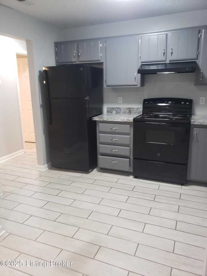 100 E Florence Ave Apt 7 #7 - Photo 5 of 14