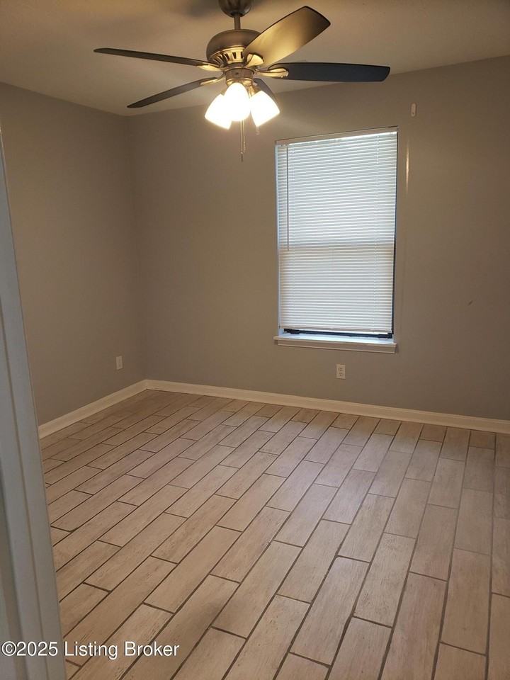 100 E Florence Ave Apt 7 #7 - Photo 7 of 14