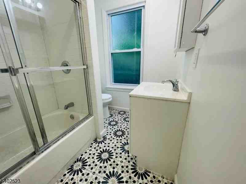 76 Chestnut St #1 - Photo 5 of 10