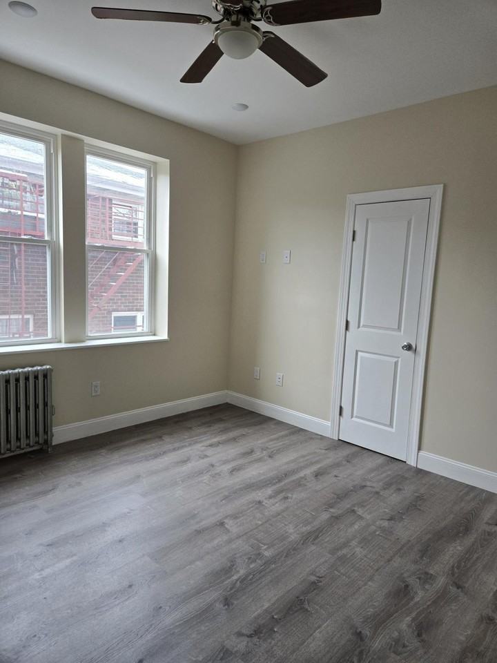 289 Day Ave #B2 - Photo 4 of 6