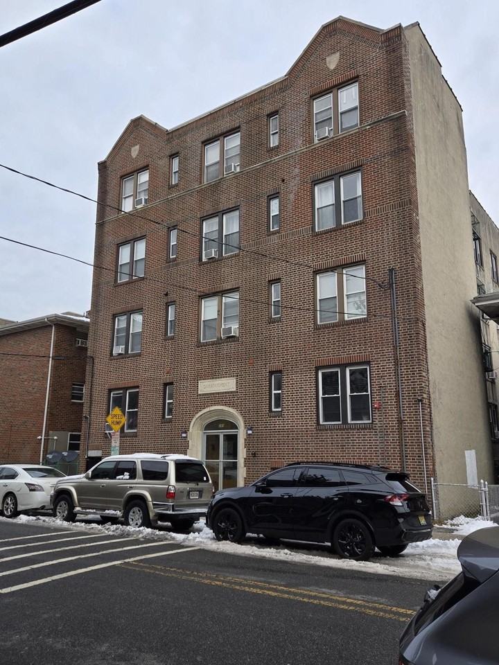 289 Day Ave #B2 - Photo 6 of 6