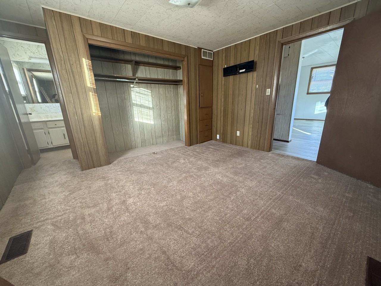 1230 E 6th Ave #1 - Photo 6 of 12