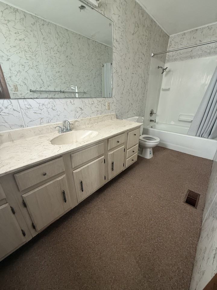 1230 E 6th Ave #1 - Photo 7 of 12