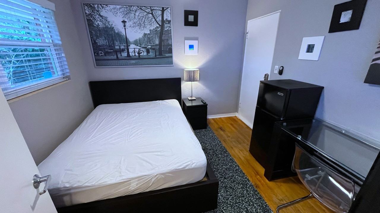 236 North Keech StreetApt H - Photo 6 of 24