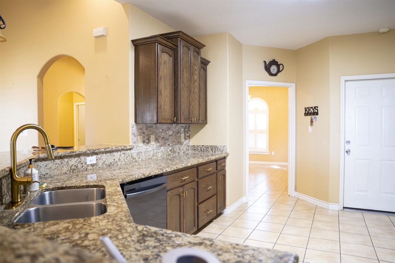 415 Starling Creek Loop - Photo 5 of 33