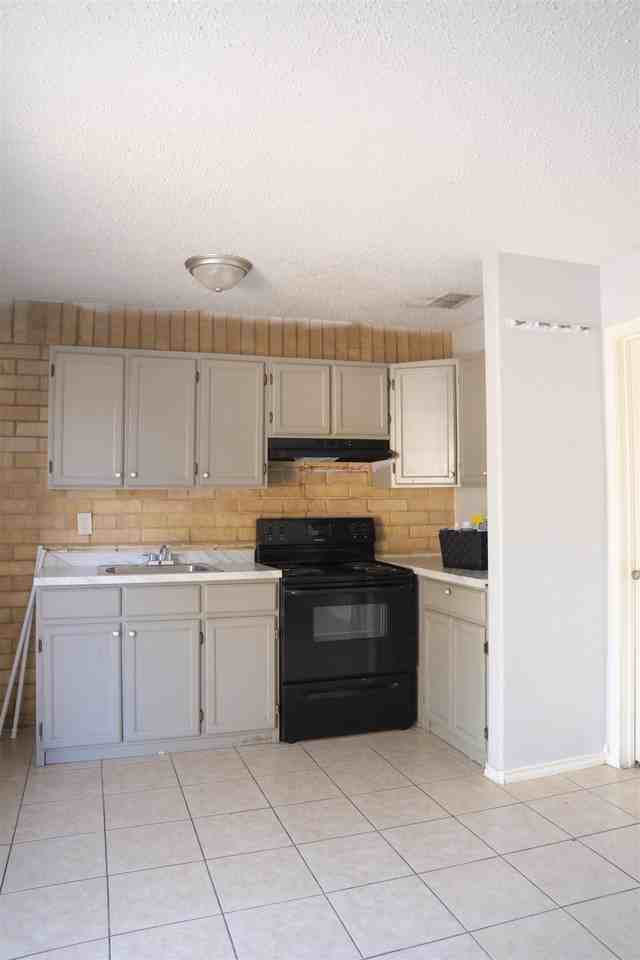 311 Soria Dr - Photo 3 of 18