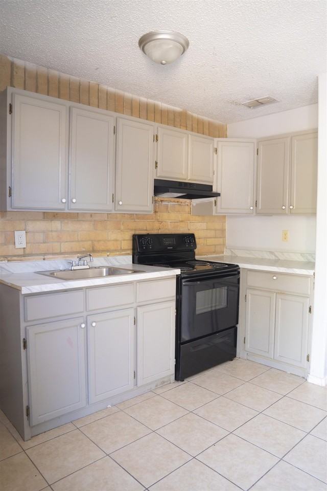 311 Soria Dr - Photo 4 of 18