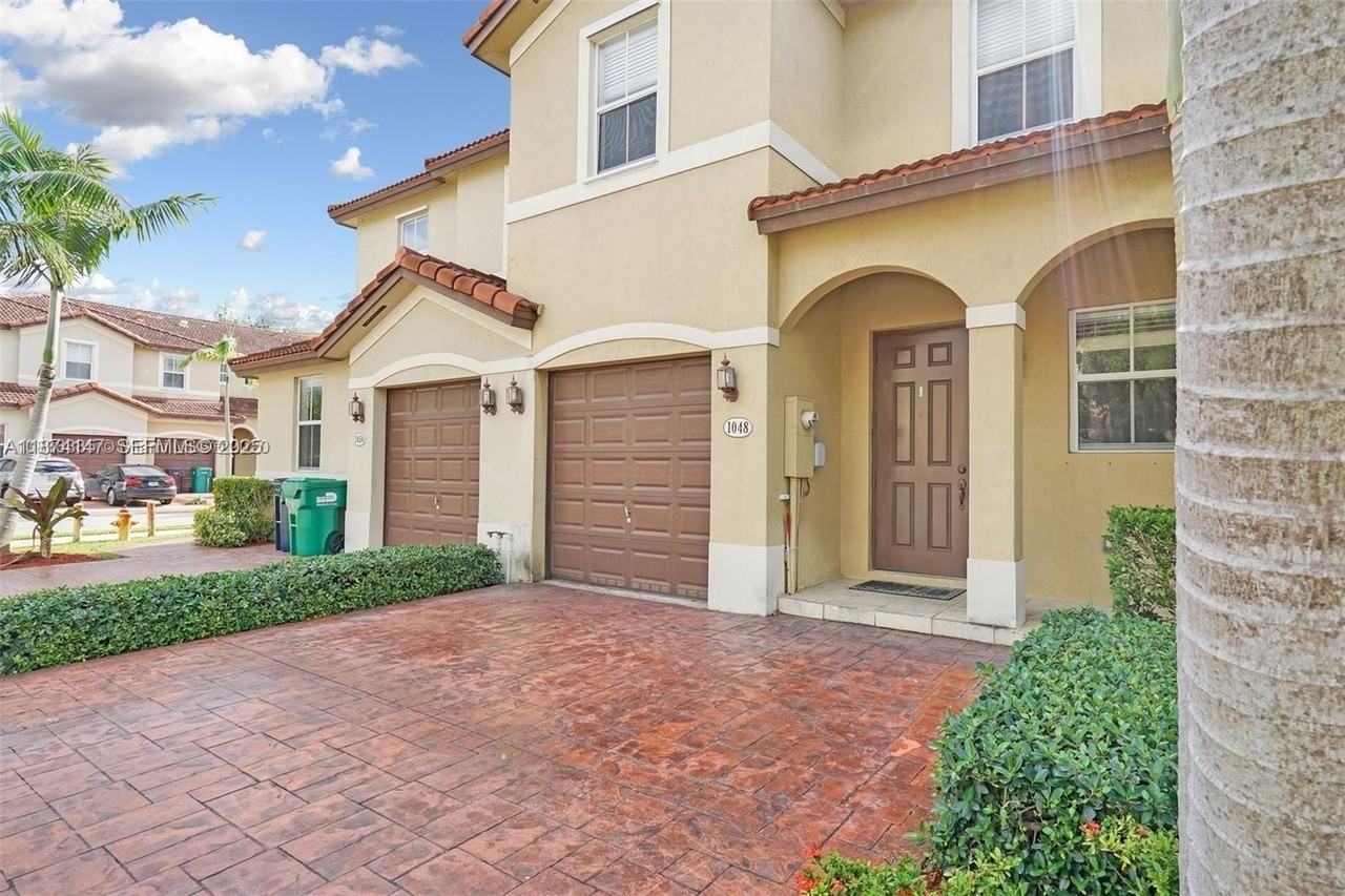 1048 Ne 208th St #0 - Photo 2 of 36