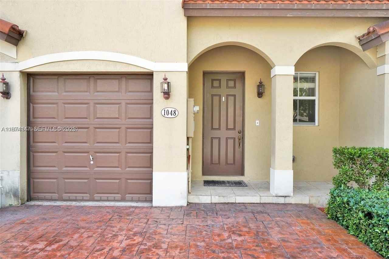 1048 Ne 208th St #0 - Photo 4 of 36