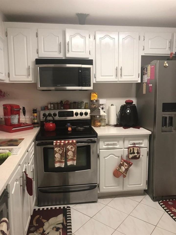 1207 Bahama Bnd #E2 - Photo 6 of 11