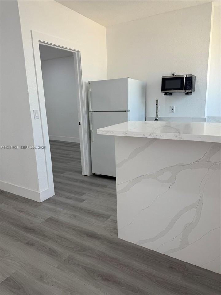 2321 Nw 85th Ave #1 - Photo 4 of 19