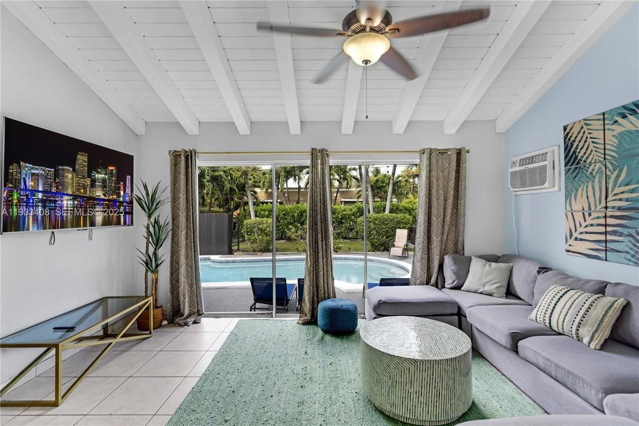 437 Ne 107th St - Photo 6 of 44