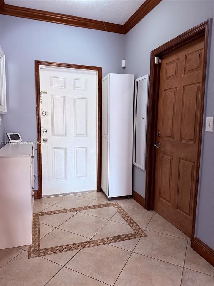 1055 Ne 85th St #1055 - Photo 2 of 22