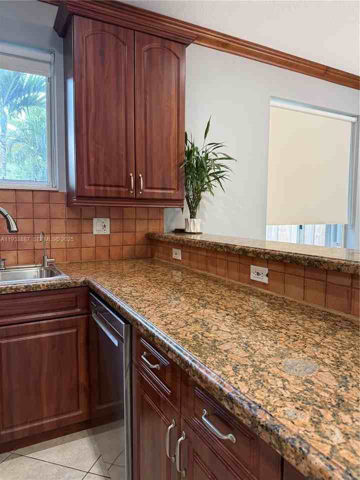 1055 Ne 85th St #1055 - Photo 5 of 22