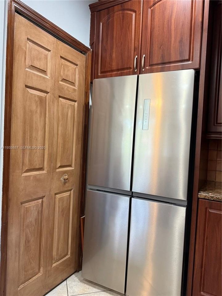 1055 Ne 85th St #1055 - Photo 7 of 22