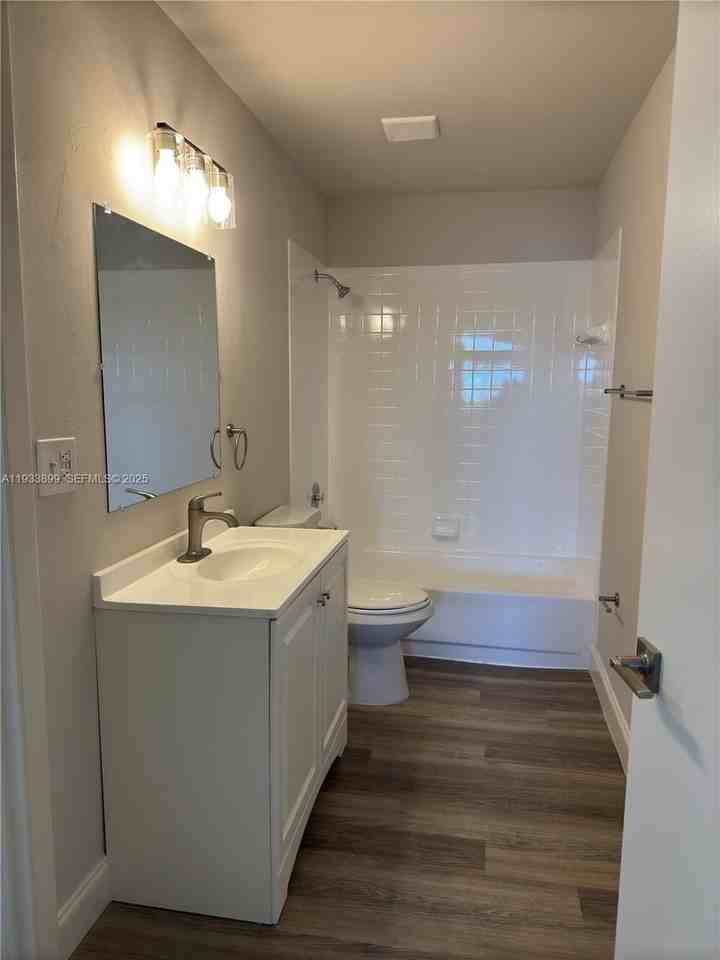 3421 Nw 44th St #204 - Photo 6 of 15